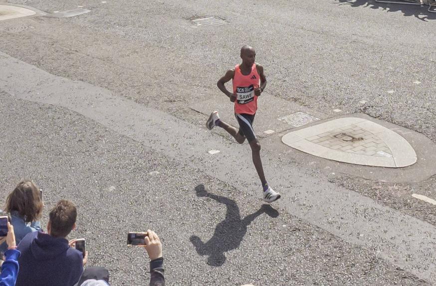 'Supersapatilhas' empurraram o queniano Sabastian Sawe, 31 anos, para um impressionante recorde mundial da maratona - Foto: Imago