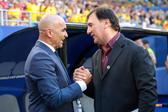 Néstor Lorenzo, selecionador da Colômbia, a cumprimentar Roberto Martínez, ex-selecionador de Portugal