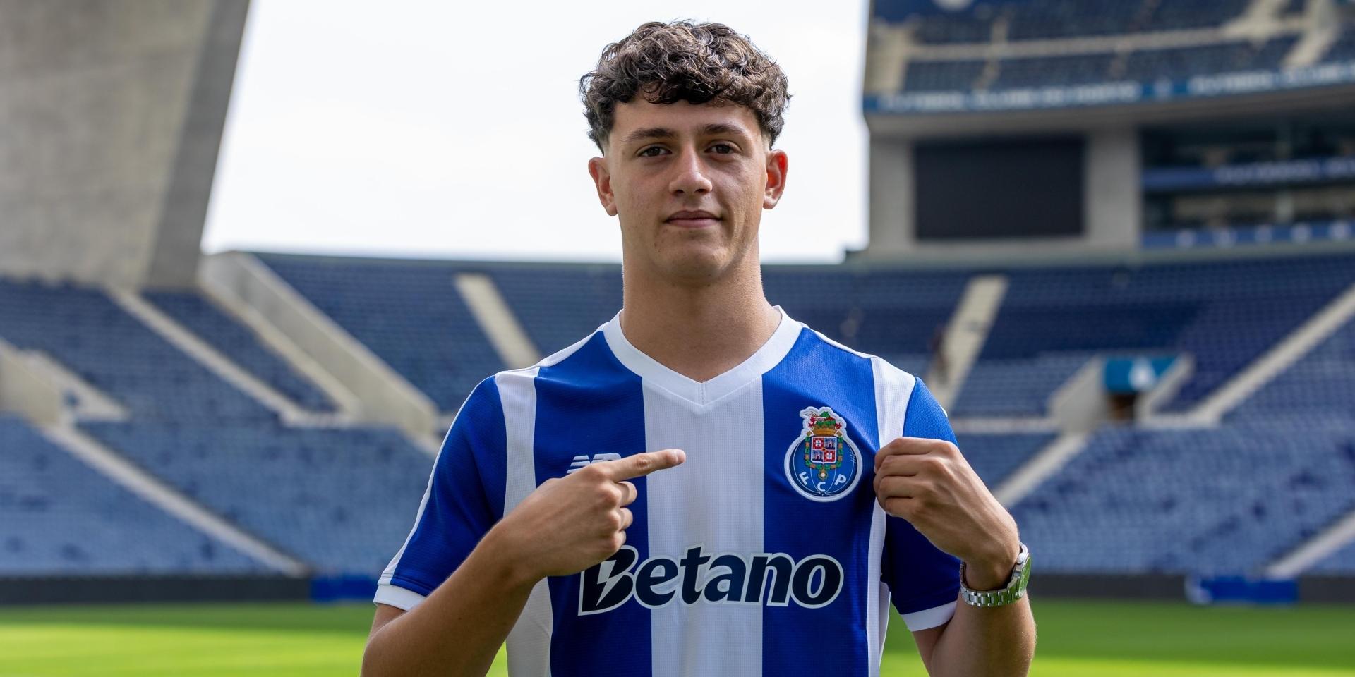 Martim Chelmik vai continuar a vestir a camisola portista - Foto: FC Porto