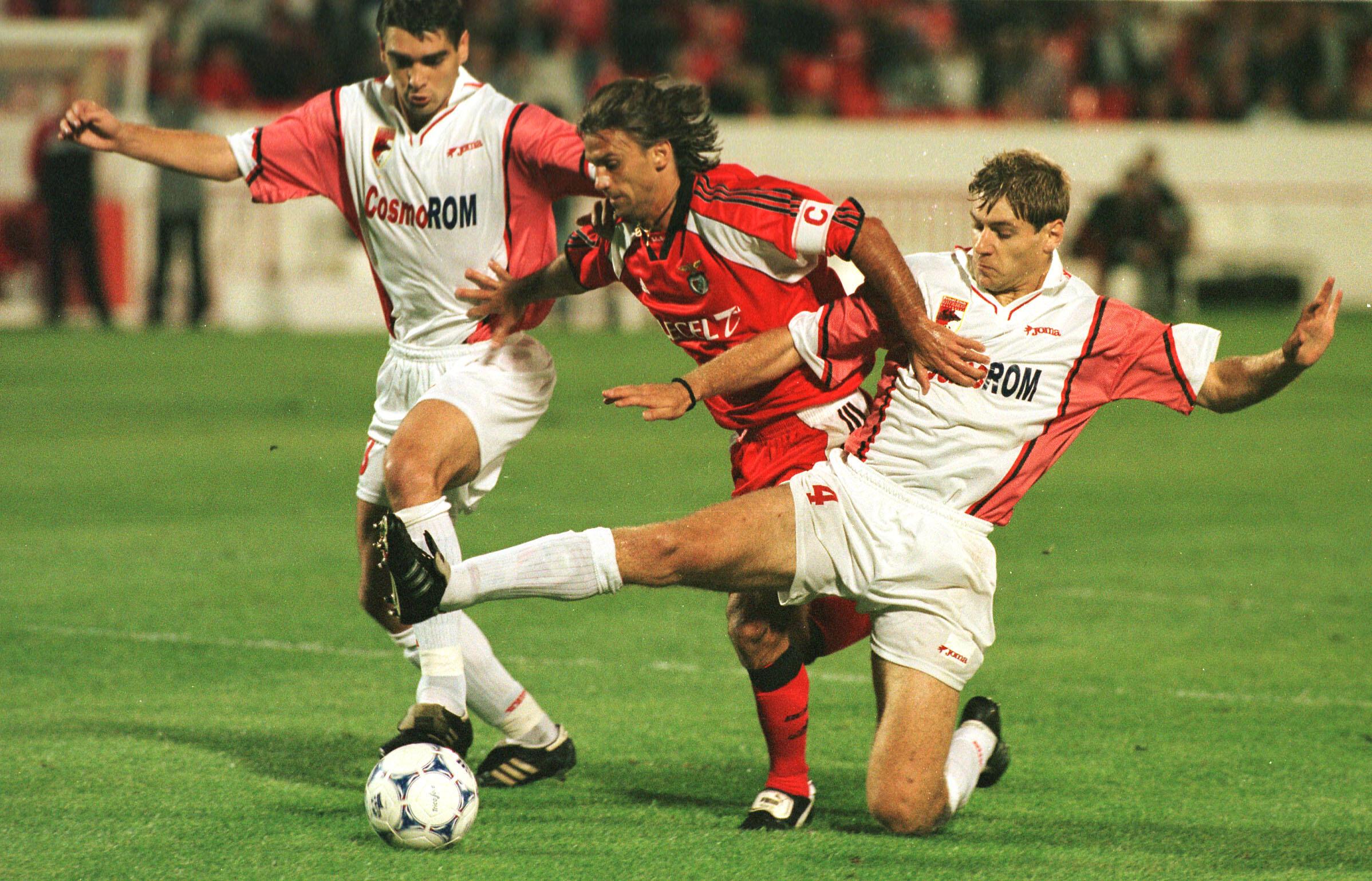 Benfica 0-1 Dínamo Bucareste, 1.ª mão da 1.ª ronda da Taça UEFA 1999/2000. O Benfica feu a volta na 2.ª mão e venceu 2-0 (Foto: ASF)