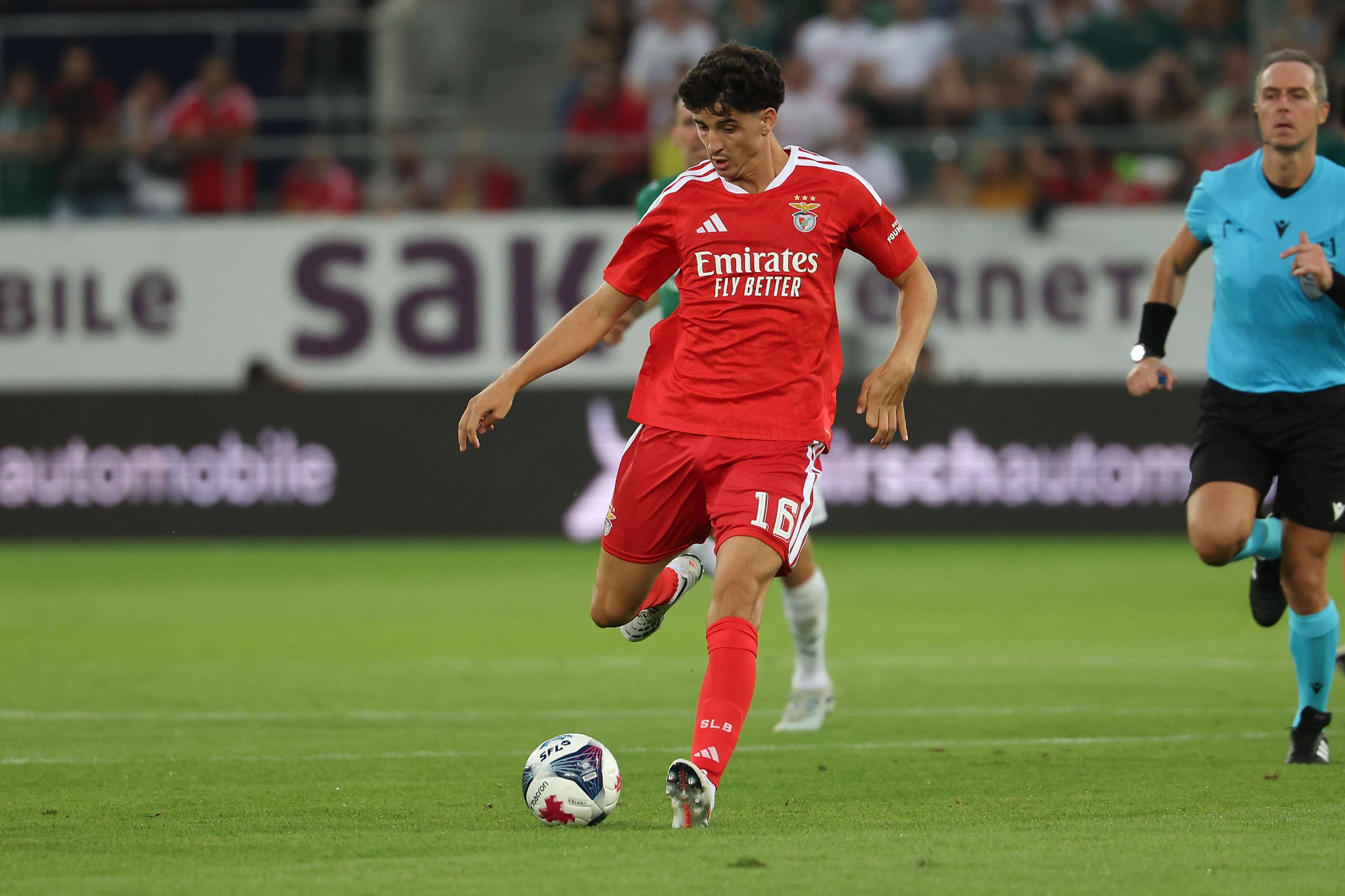 Manu Silva em ação no jogo frente ao St. Gallen - Foto: IMAGO