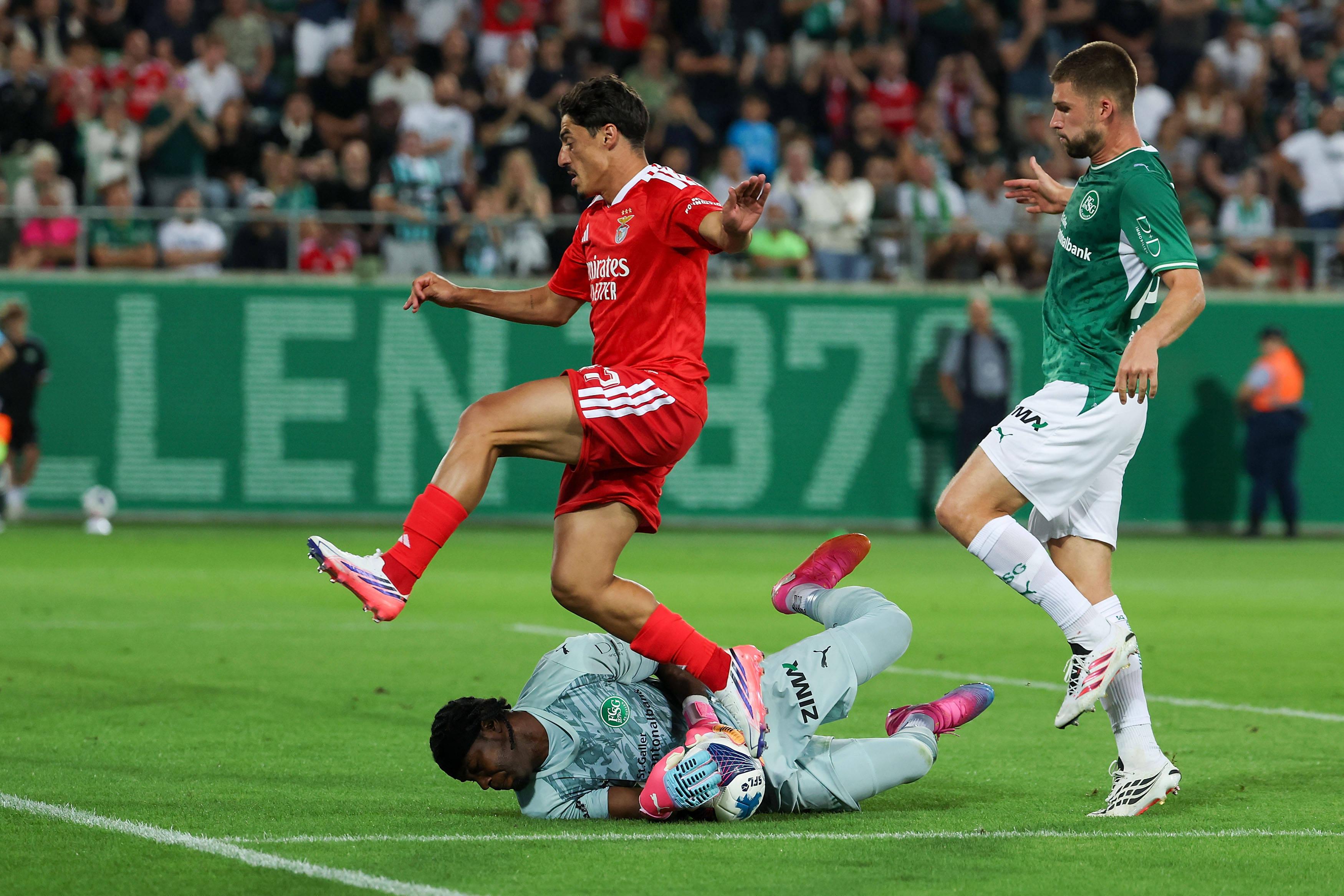 Mesmo na porta de saída, Tiago Gouveia ainda foi a jogo diante do St. Gallen - Foto: IMAGO