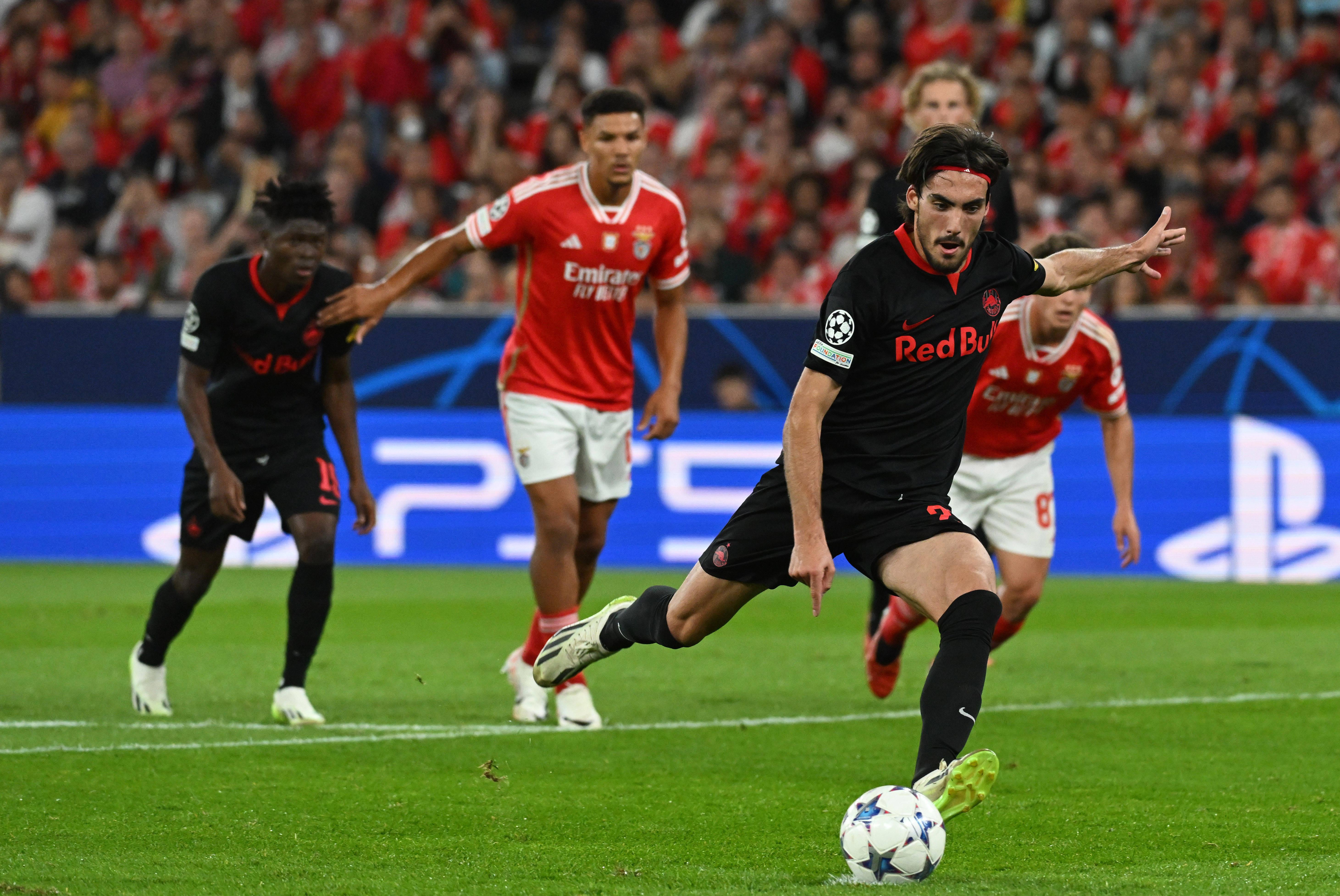 Benfica 0-2 Salzburgo: fase de grupos da Champions League 2023/24. António Silva foi expulso aos 13 minutos e os austríacos fizeram na Luz a única vitória na Champions deste ano