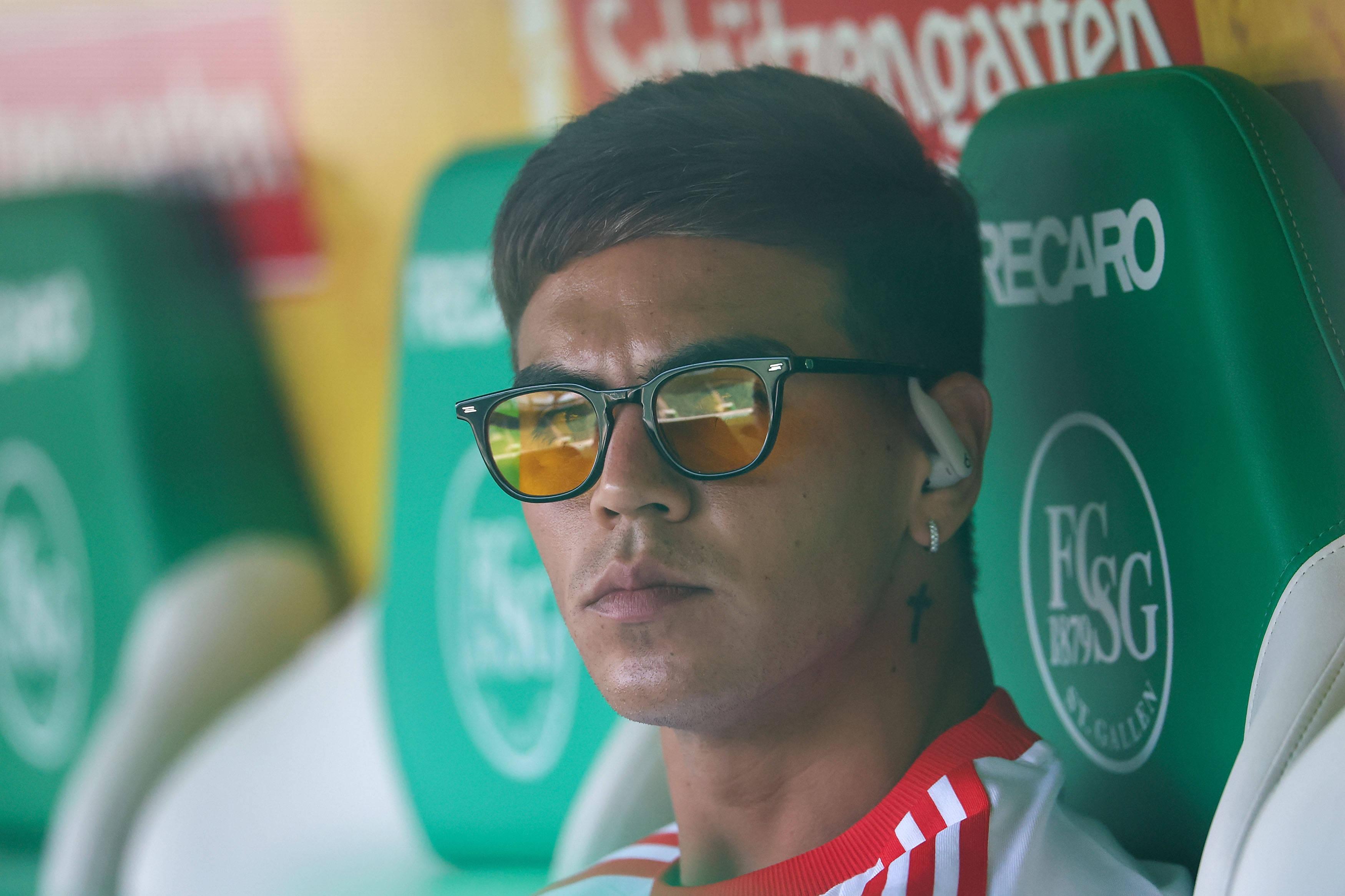 Enzo Barrenechea foi relegado por Marco Silva para o banco no primeiro jogo oficial do Benfica - Foto: IMAGO