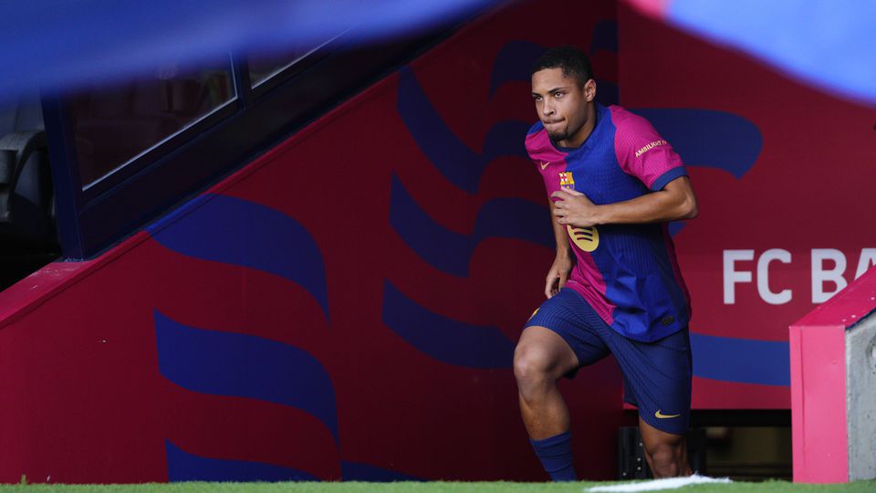 Vitor Roque falha treino do Barcelona e há outra ausência surpresa