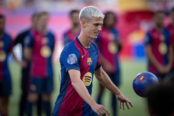 Dani Olmo continua em dúvida para se estrear pelo Barcelona