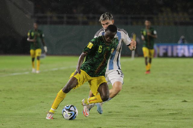 Promessa maliana a caminho do Man. United