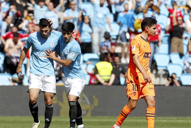 Thierry Correia e André Almeida na derrota do Valência em Vigo