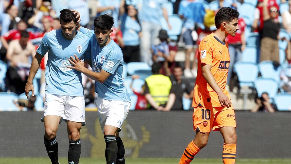 Thierry Correia e André Almeida na derrota do Valência em Vigo