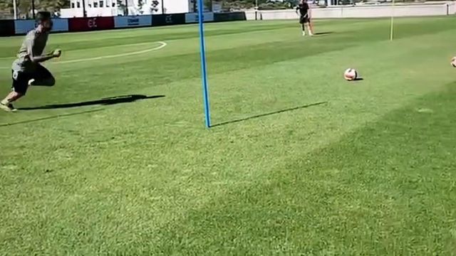 Ex-campeões da Europa treinam juntos enquanto não têm clube