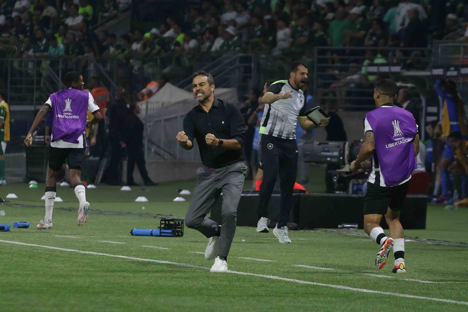 Artur Jorge e Abel chegam lado a lado à última curva