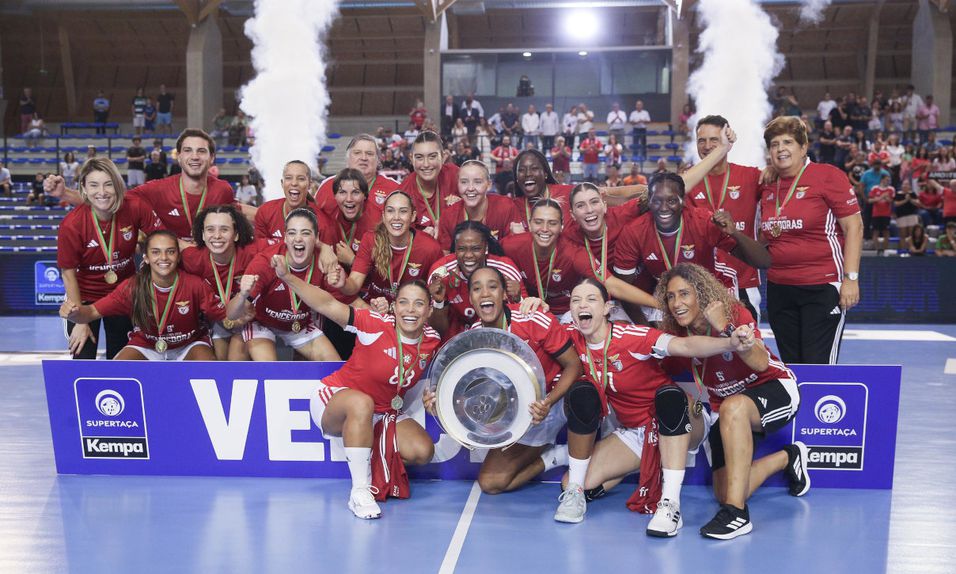 Encarnadas festejam mais uma conquista (Foto: Benfica)