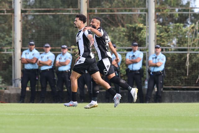 Leo Santos festeja golo marcado ao Sporting