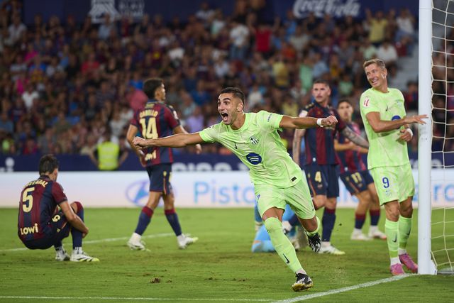 Ferran Torres a celebrar o terceiro golo do Barcelona