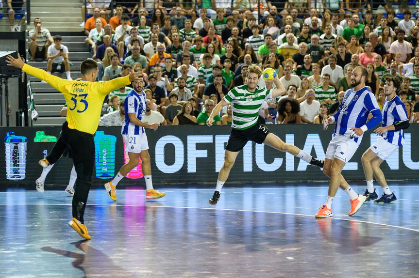 Sporting bateu FC Porto na Supertaça de andebol (Foto: Tiago Canhoto/LUSA)