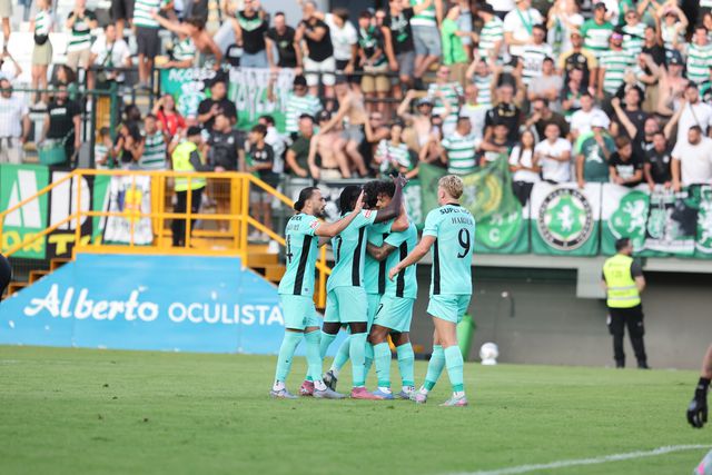 Dois sustos até à meia hora e ‘massacre’ na hora seguinte (crónica)