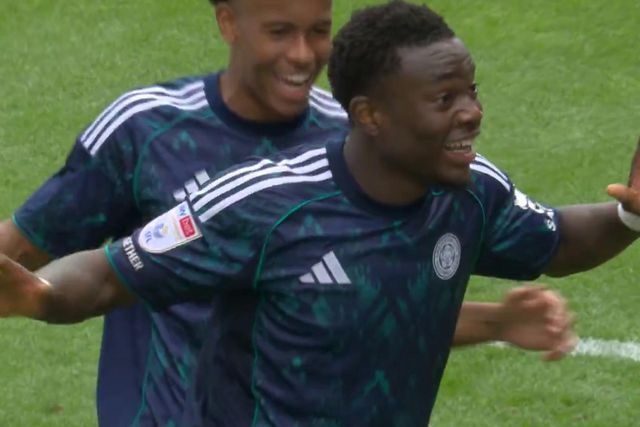 Fatawu volta a sorrir: que golaço do ex-Sporting