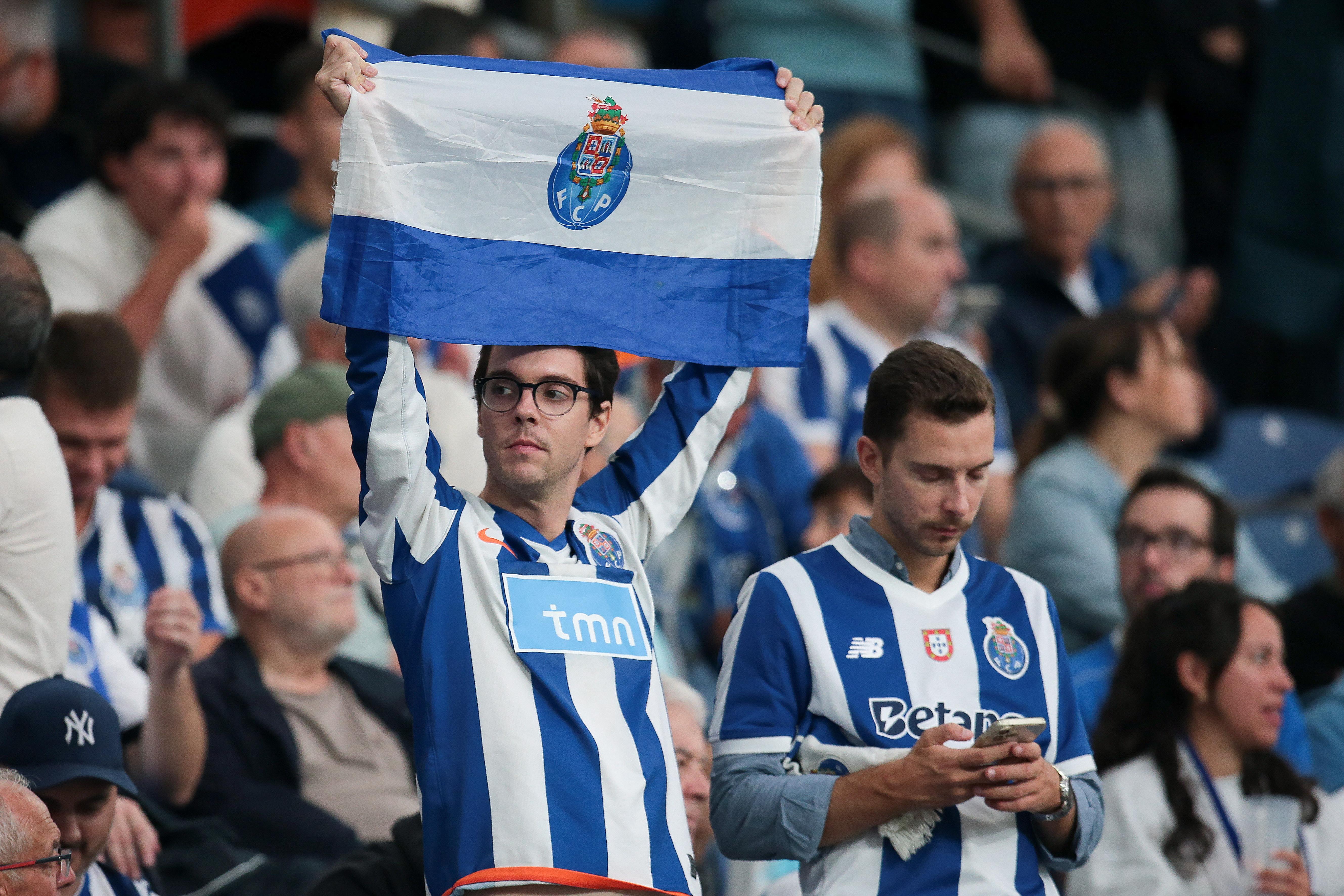 Adeptos no FC Porto-Arouca - Foto: MANUEL FERNANDO ARAÚJO/LUSA