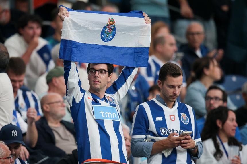 Adeptos do FC Porto : MANUEL FERNANDO ARAÚJO/LUSA