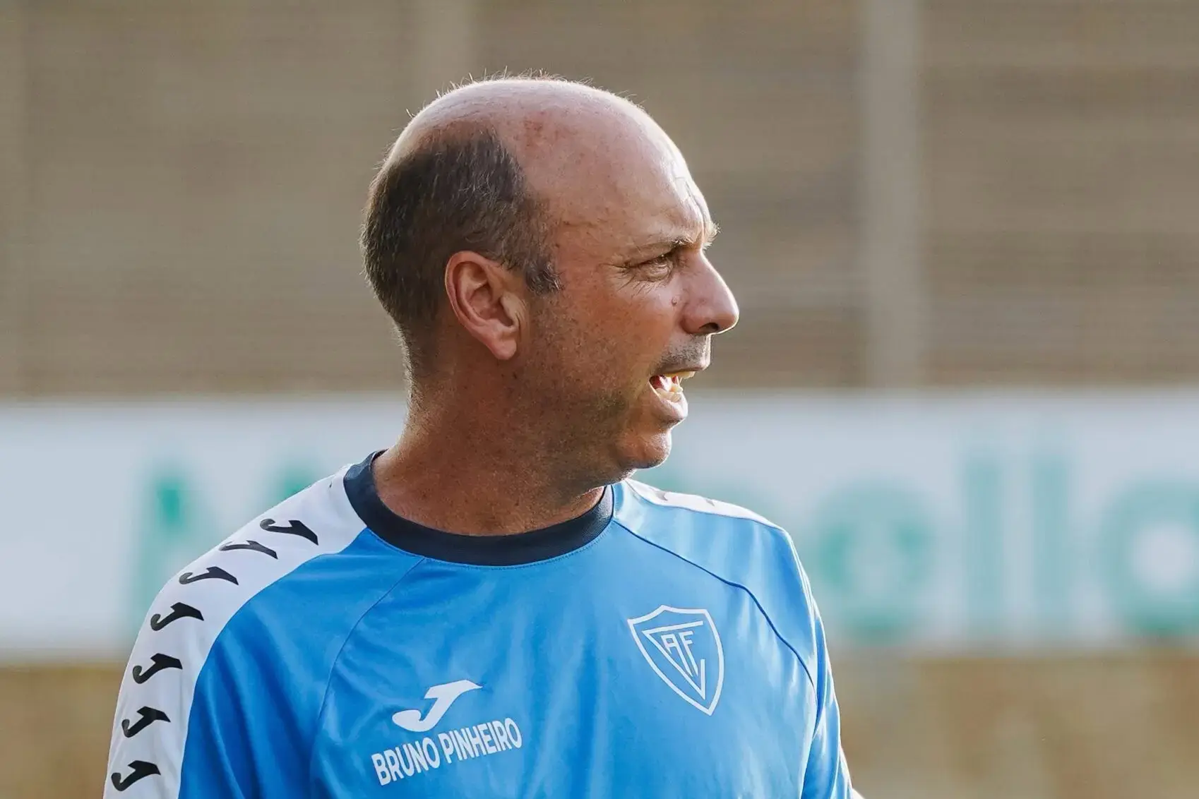 Bruno Pinheiro prepara o embate do Académico de Viseu diante do FC Porto, sábado, no Fontelo — Foto: Académico de Viseu