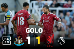 Liverpool responde com um pontapé do meio da rua de Gakpo