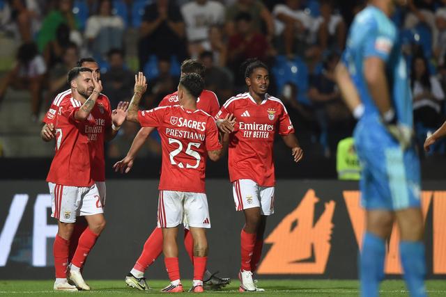 Rafa e Prestianni, avançados do Benfica, comemoram golo (foto: Miguel Nunes)