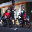 Yomif Kejelcha correu os últimos 14 km em Buenos Aires sozinho     Fotografia Imago
