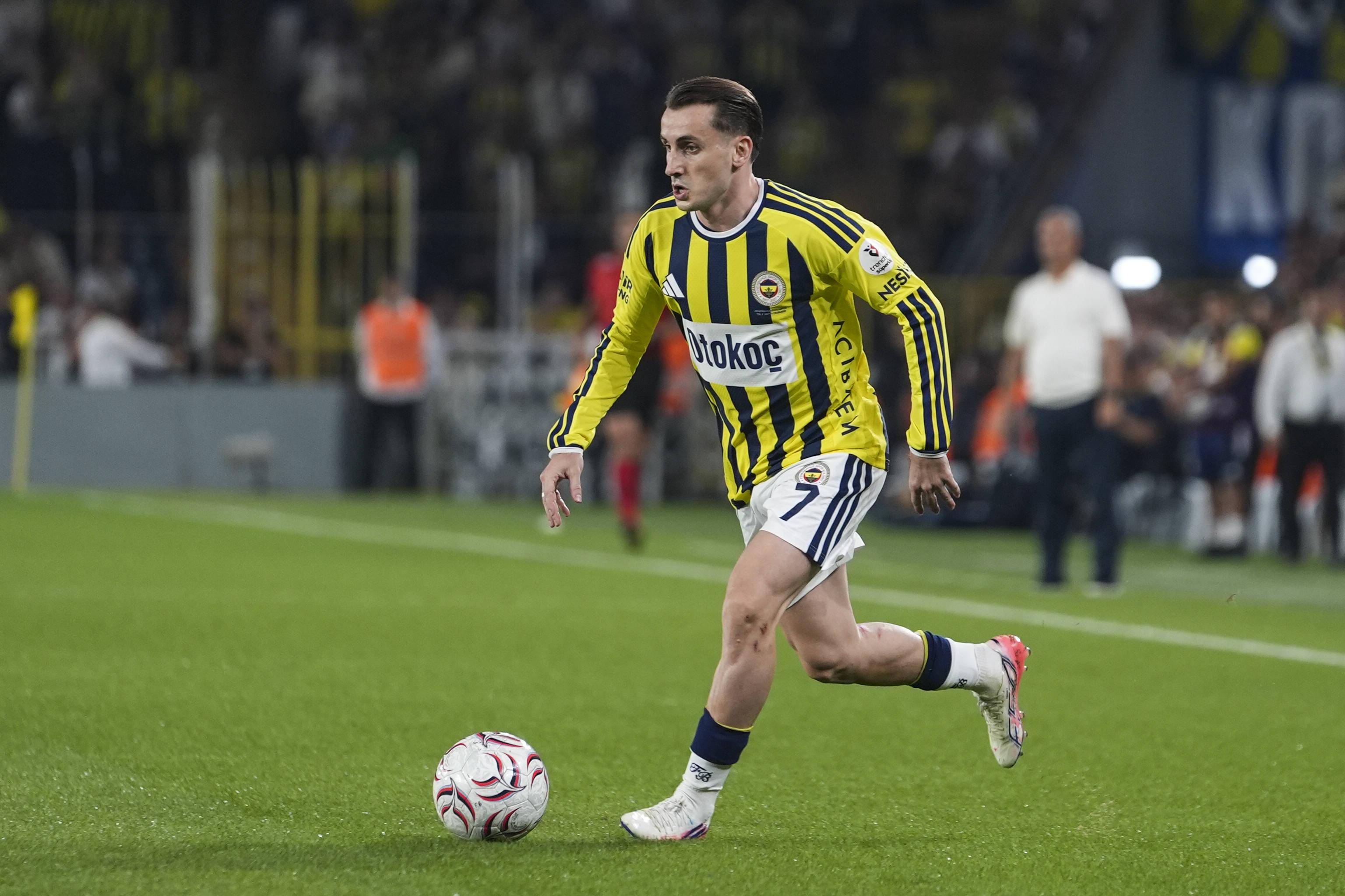 Kerem Akturkoglu foi titular pelo Fenerbahçe
