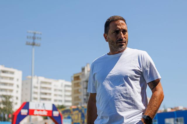 Vasco Matos, que chegou esta época ao Estoril, ainda tem o plantel demasiado curto