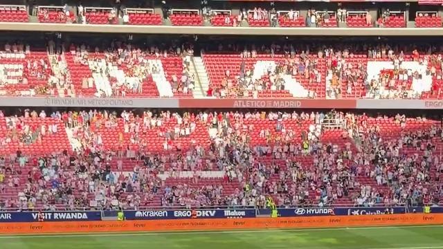 Julián Álvarez é um homem só em Madrid e sai pela porta dos fundos