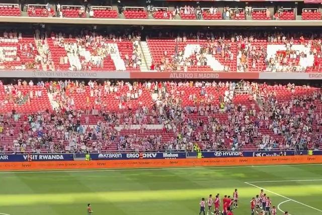 Julián Álvarez é um homem só em Madrid e sai pela porta dos fundos