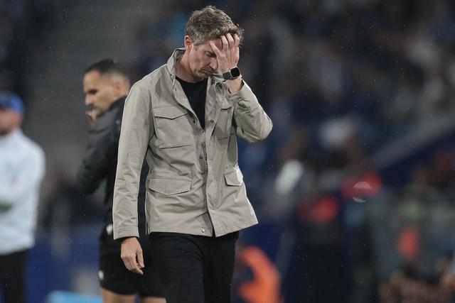 Vasco Seabra, treinador de 42 anos, saiu derrotado do Dragão - Foto: EPA/MANUEL FERNANDO ARAUJO