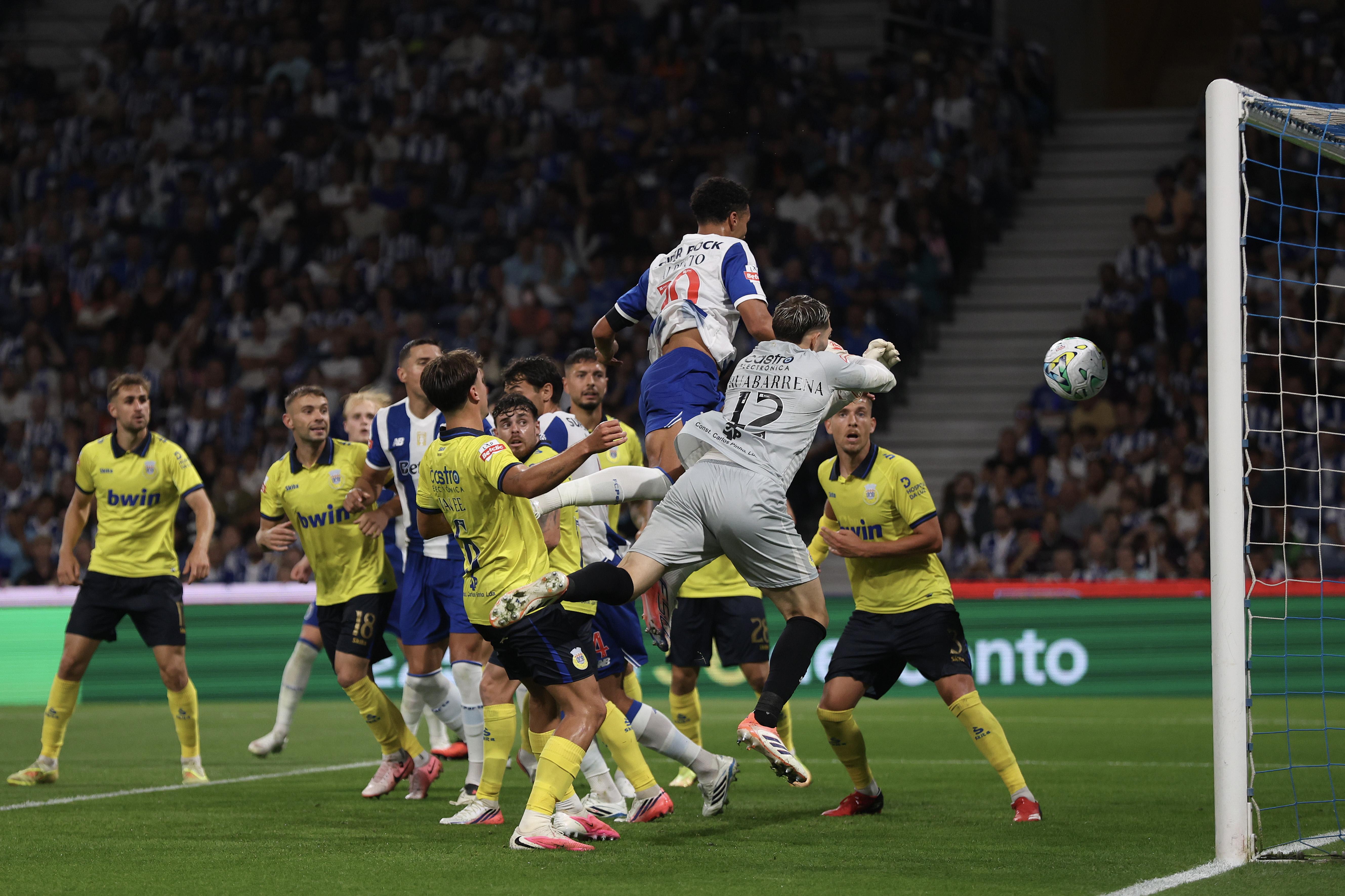 Golo anulado a Alberto no FC Porto-Arouca - Foto: MANUEL FERNANDO ARAÚJO/LUSA