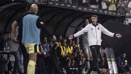 Botafogo, de Bruno Lage, perde com o Corinthians e sofre a terceira derrota seguida no Brasileirão