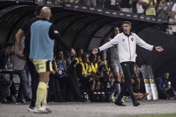 Botafogo, de Bruno Lage, perde com o Corinthians e sofre a terceira derrota seguida no Brasileirão