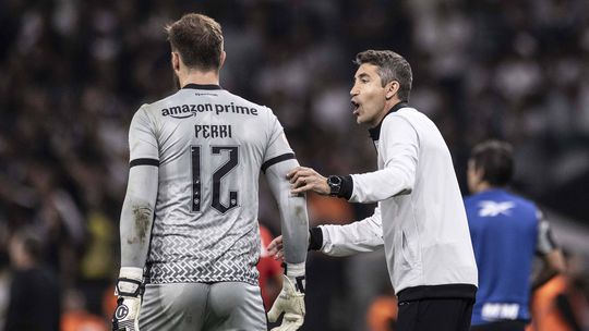 Após derrota do Botafogo, Bruno Lage dá murro na mesa e pede: «Acreditem como nós»