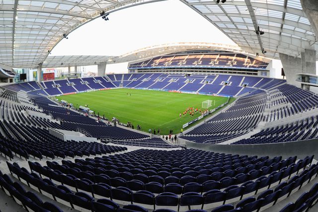 Dragão à espera de presa predileta para se reerguer