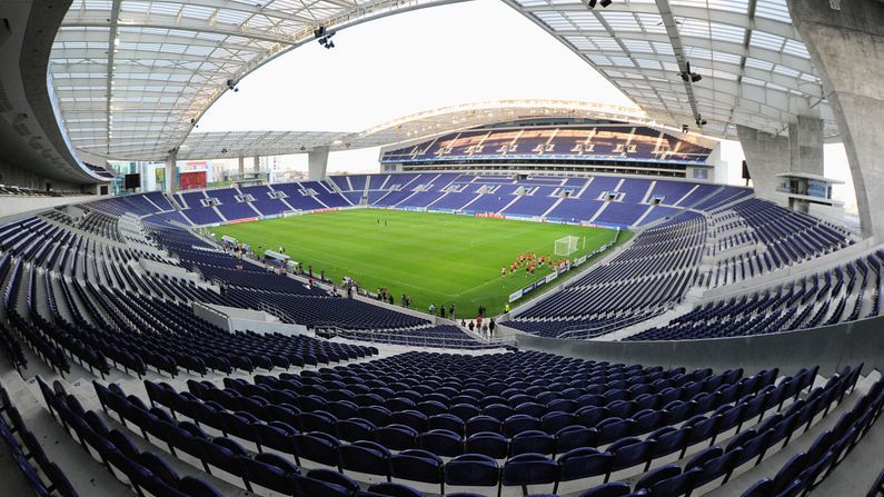 Adeptos do FC Porto vão receber assim o Barcelona no Dragão