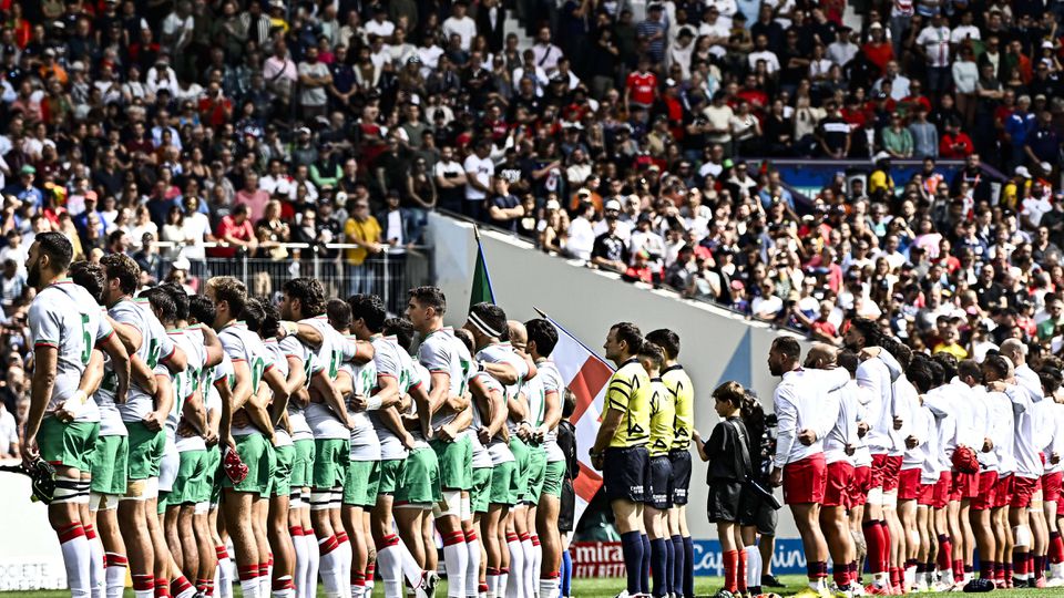 Arrepiante: Lobos cantam o hino antes do jogo com a Geórgia