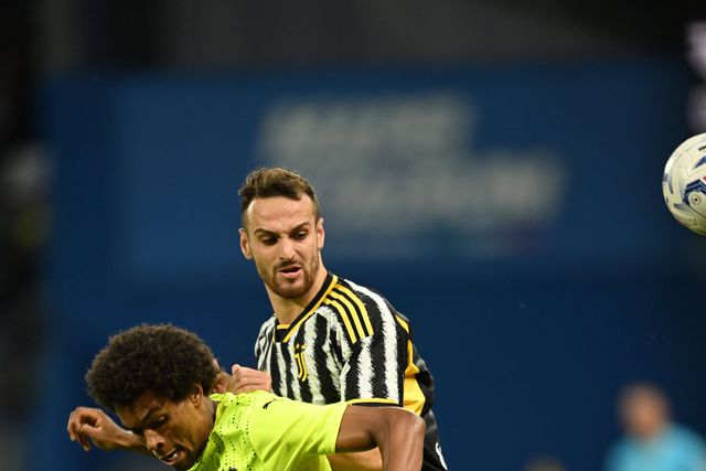 Atenção: este é provavelmente o autogolo mais ridículo que vai ver em muito tempo