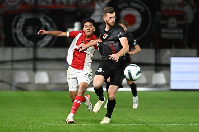 Valência de Thierry Correia e André Almeida empata em Almería