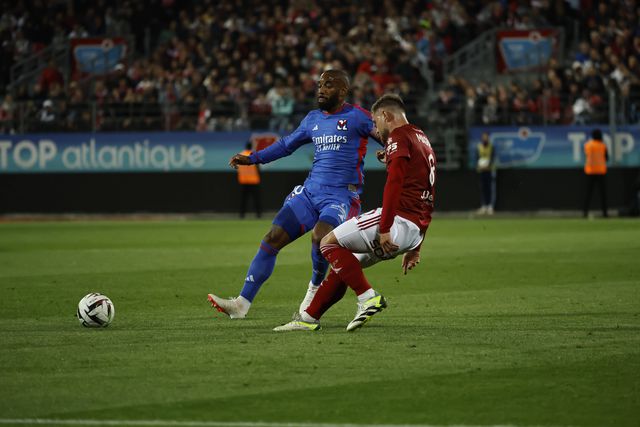 Diego Moreira e Anthony Lopes titulares na derrota do Lyon em Brest