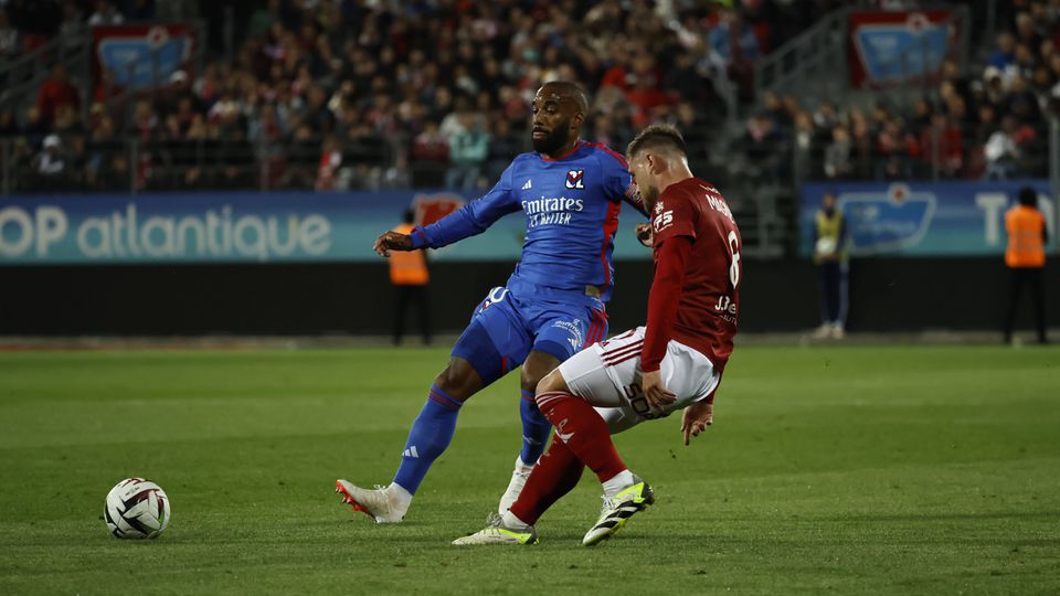 Diego Moreira e Anthony Lopes titulares na derrota do Lyon em Brest