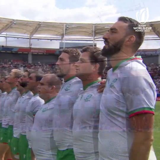 A emoção dos Lobos em mais um hino cantado