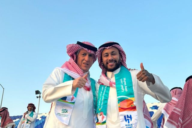 Jesus, Neymar e Neves vestidos a rigor no Dia Saudita (vídeo)