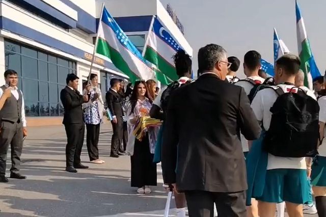 Receção tradicional à seleção de futsal em Andijan