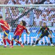 Afinal, devia ter sido marcado penálti a Cucurella no Euro, diz a UEFA