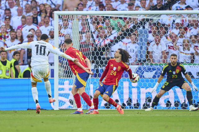 Afinal, devia ter sido marcado penálti a Cucurella no Euro, diz a UEFA