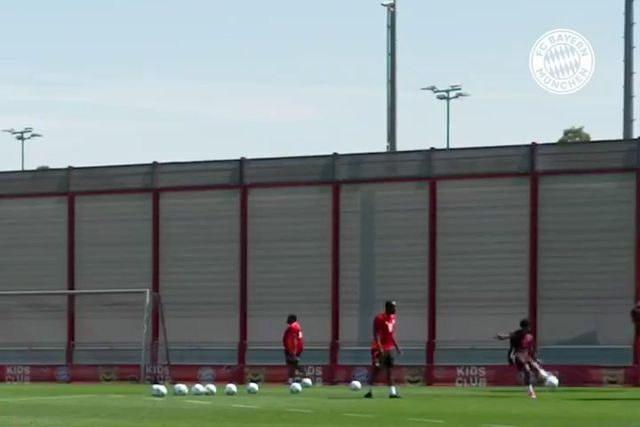 Kompany regressa aos treinos e dá 'lição' aos seus jogadores