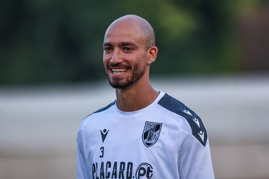 Vitória de Guimarães: Mikel Villanueva pronto para (re)organizar eixo